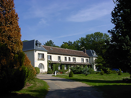 camp-ecole-des-roches-france-verneuil-sur-avre-accommodation-4.jpg
