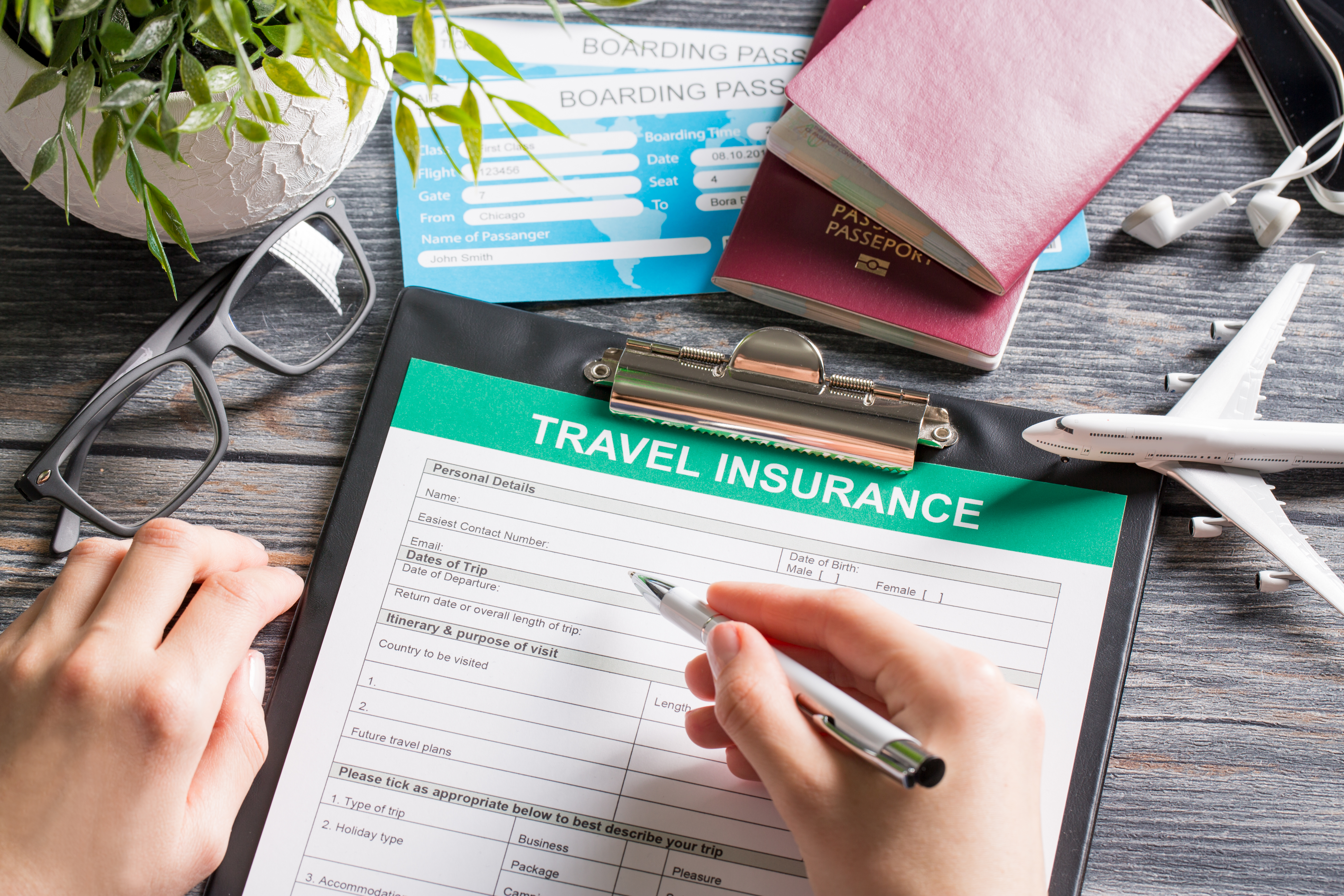 Страхование туристов выезжающих. Туристическое страхование. Медицинская страховка для поездки за границу. Страхование в туризме. Страхование за границей.