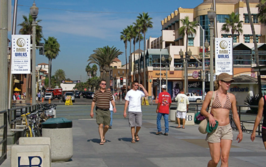 Лос анджелес время сейчас разница. Лос-Анджелес, Калифорния люди. Население в Лос Анджелесе. Люди на улицах Лос Анджелеса. Люди из Калифорнии.